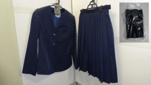 青森市立油川中学校 女子制服上下セット(上着155A・ライナー欠品、スカートW63) 中古 業者クリーニング済み・長期保管品
