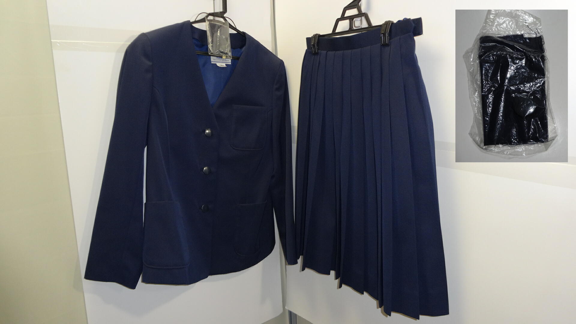 青森市立油川中学校 女子制服上下セット(上着155A・ライナー欠品、スカートW63) 中古 業者クリーニング済み・長期保管品